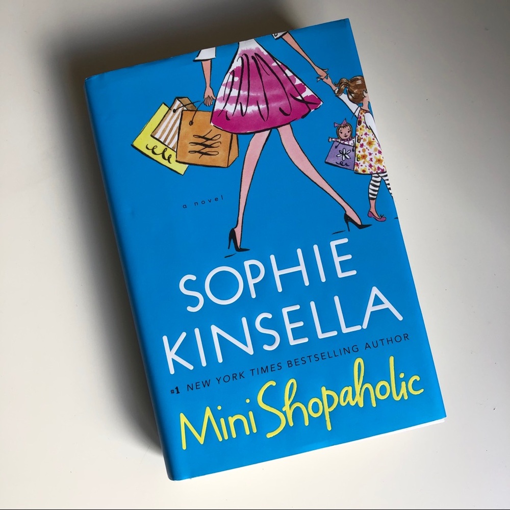 3/$30💚Mini Shopaholic hardcover novel book by Kinsella
